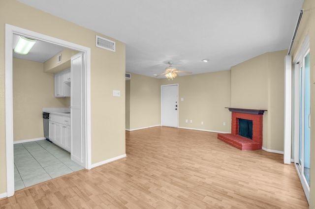 3220 69th Street H8, Galveston, TX 77551