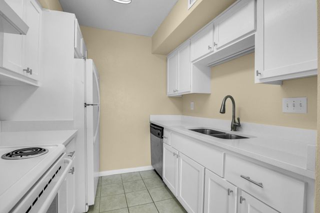 3220 69th Street H8, Galveston, TX 77551
