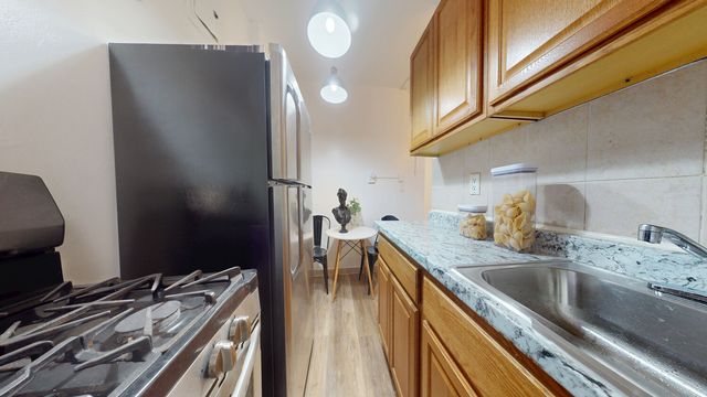 2157 33rd St Apt 1H, New York City, NY 11105