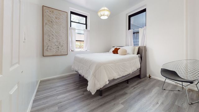 2157 33rd St Apt 1H, New York City, NY 11105