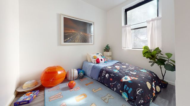 2157 33rd St Apt 1H, New York City, NY 11105