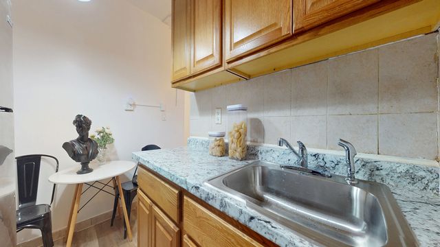 2157 33rd St Apt 1H, New York City, NY 11105