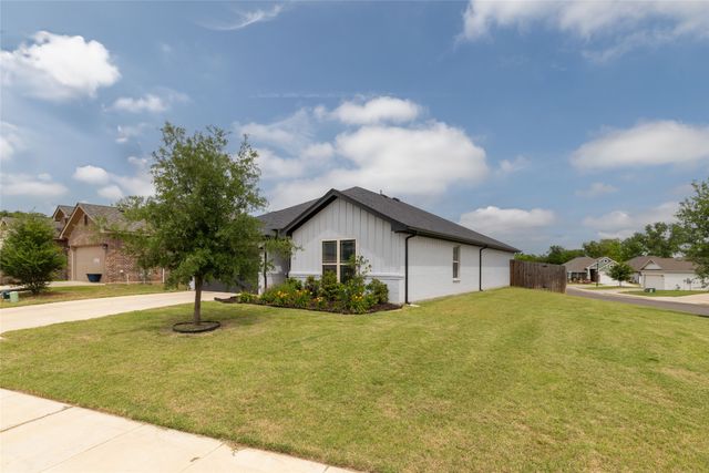 500 Adams Court, Weatherford, TX 76085