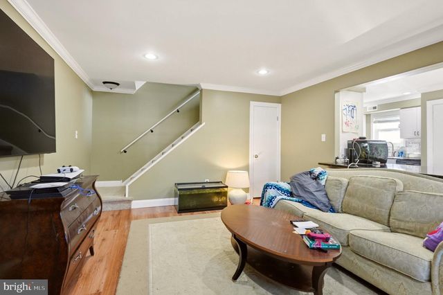2016 HARBOUR DR E, Palmyra, NJ 08065
