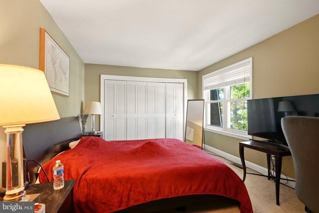 2016 HARBOUR DR E, Palmyra, NJ 08065