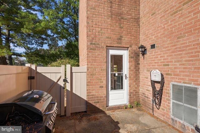 2016 HARBOUR DR E, Palmyra, NJ 08065