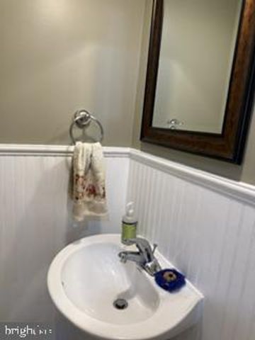 2016 HARBOUR DR E, Palmyra, NJ 08065