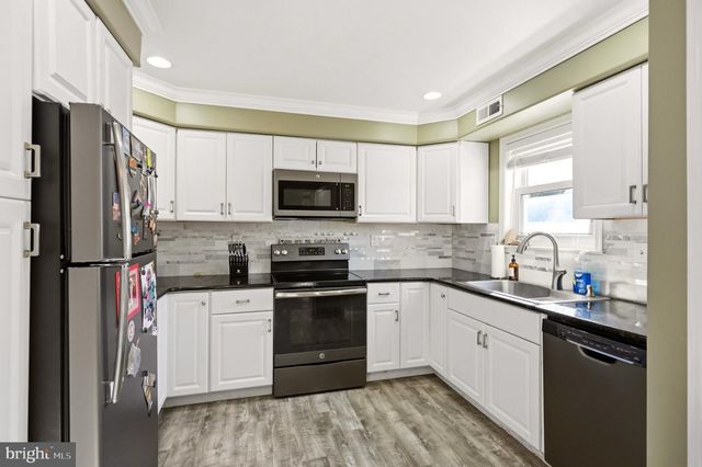 2016 HARBOUR DR E, Palmyra, NJ 08065