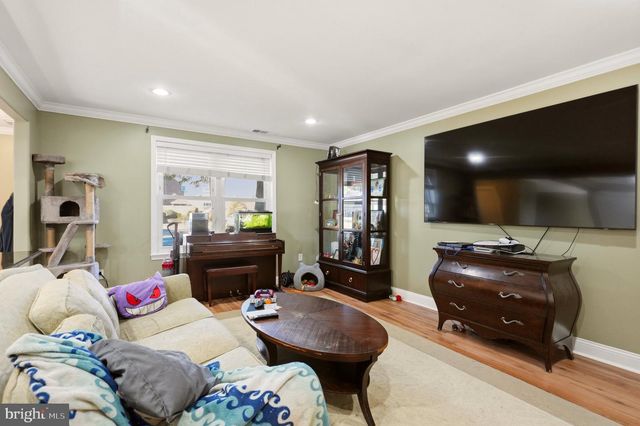 2016 HARBOUR DR E, Palmyra, NJ 08065
