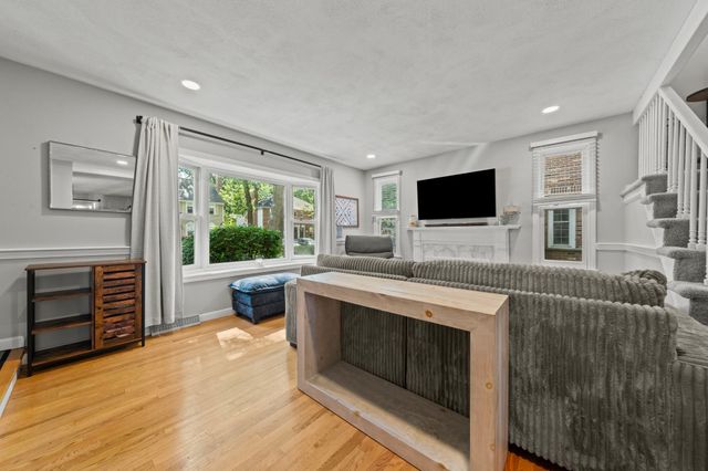 278 Wellman Ave 278, Chelmsford, MA 01863
