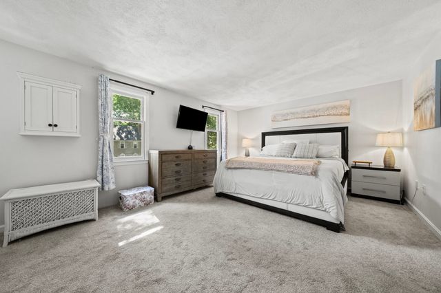 278 Wellman Ave 278, Chelmsford, MA 01863