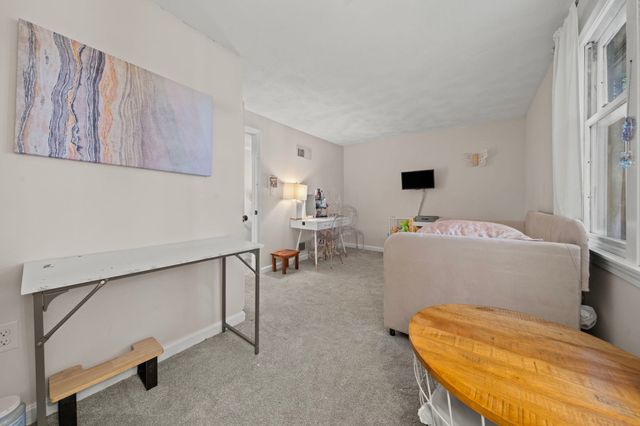 278 Wellman Ave 278, Chelmsford, MA 01863