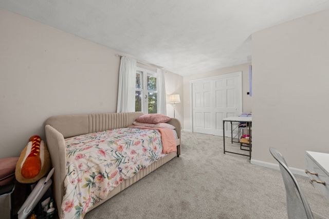 278 Wellman Ave 278, Chelmsford, MA 01863