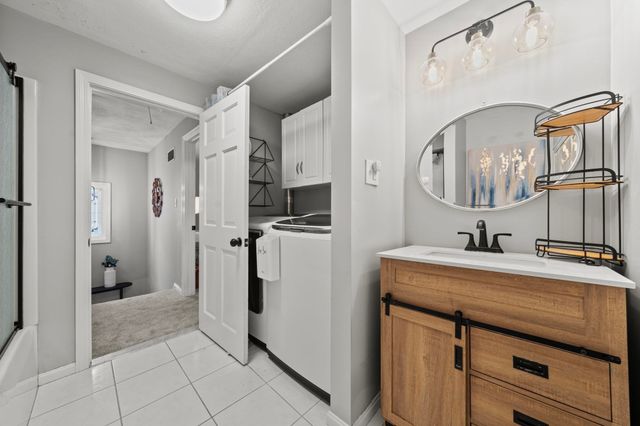 278 Wellman Ave 278, Chelmsford, MA 01863