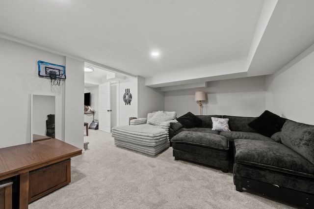 278 Wellman Ave 278, Chelmsford, MA 01863