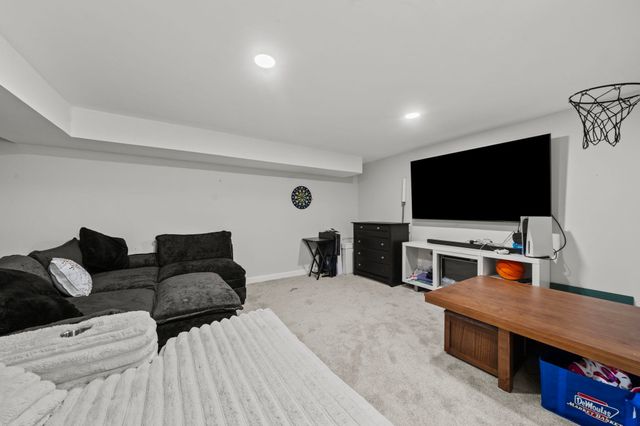 278 Wellman Ave 278, Chelmsford, MA 01863