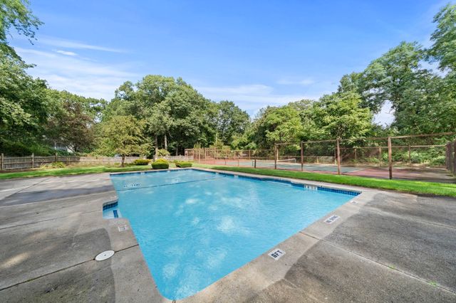 278 Wellman Ave 278, Chelmsford, MA 01863