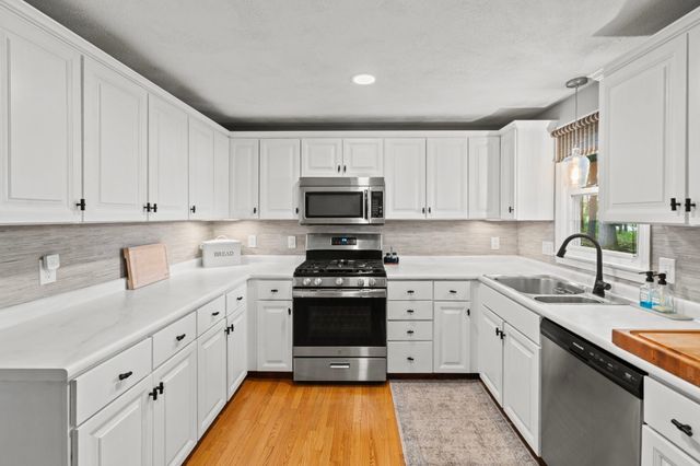 278 Wellman Ave 278, Chelmsford, MA 01863