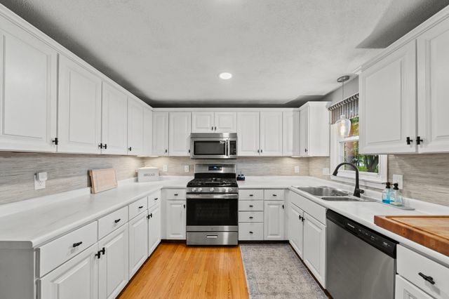 278 Wellman Ave 278, Chelmsford, MA 01863
