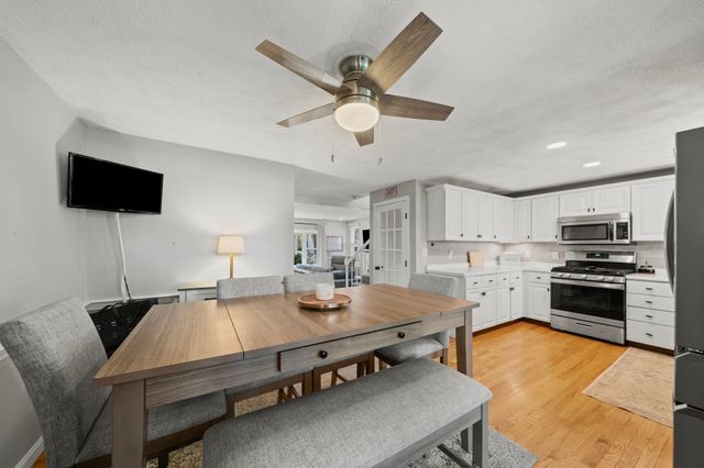 278 Wellman Ave 278, Chelmsford, MA 01863