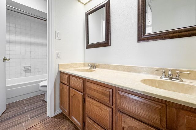 5925 Timbercrest Drive, Arlington, TX 76017