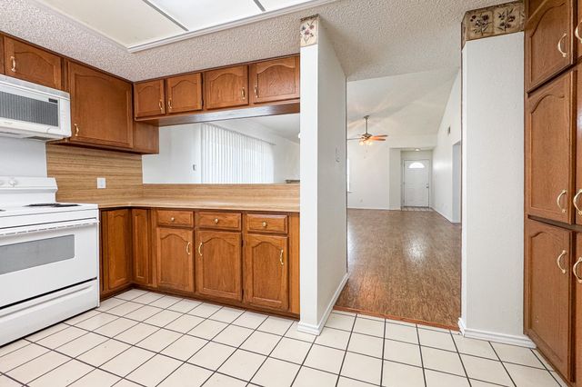 5925 Timbercrest Drive, Arlington, TX 76017
