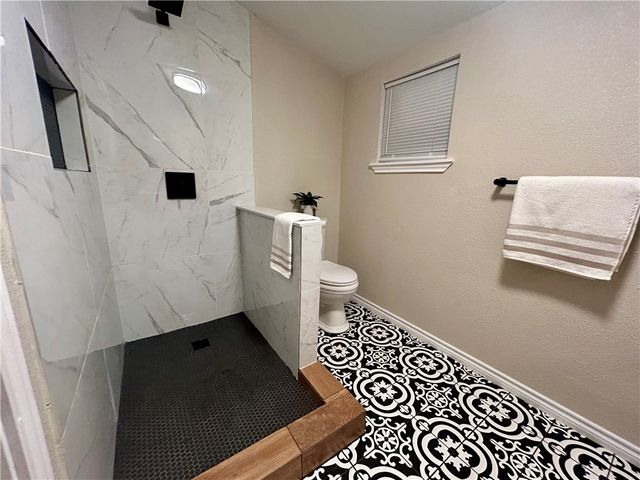 516 E Alice Ave, Kingsville, TX 78363