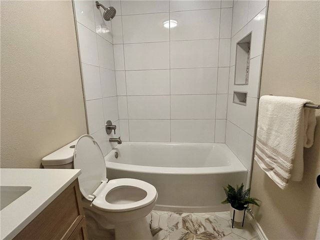 516 E Alice Ave, Kingsville, TX 78363