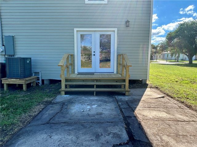 516 E Alice Ave, Kingsville, TX 78363