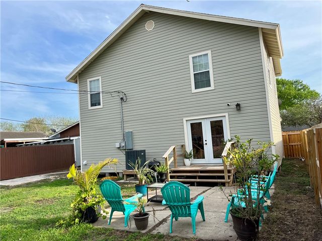 516 E Alice Ave, Kingsville, TX 78363