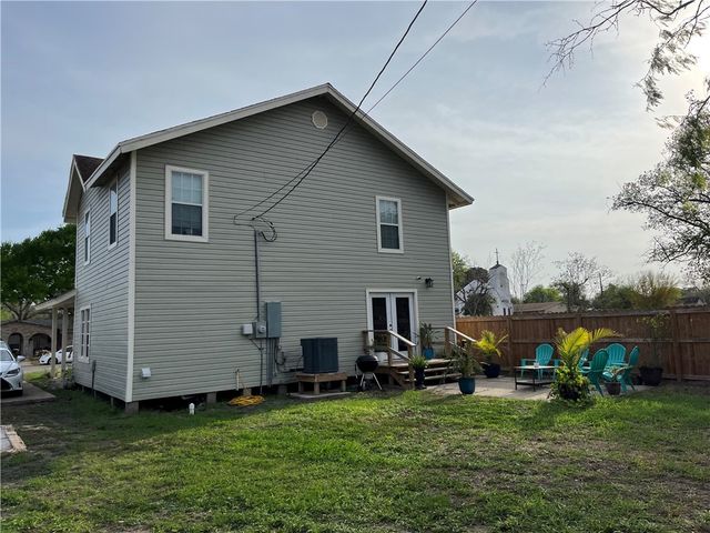 516 E Alice Ave, Kingsville, TX 78363