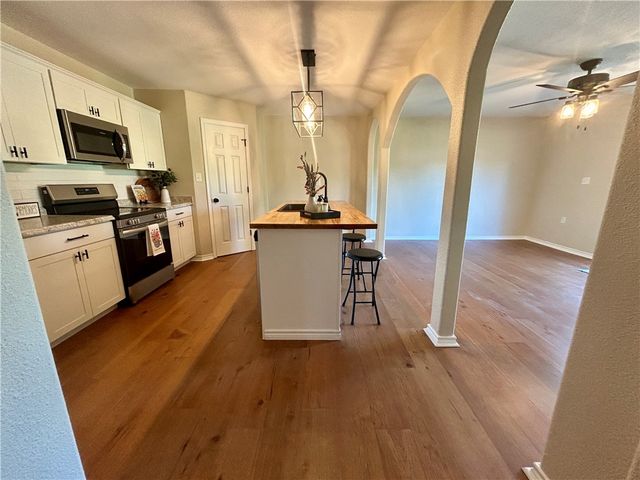 516 E Alice Ave, Kingsville, TX 78363