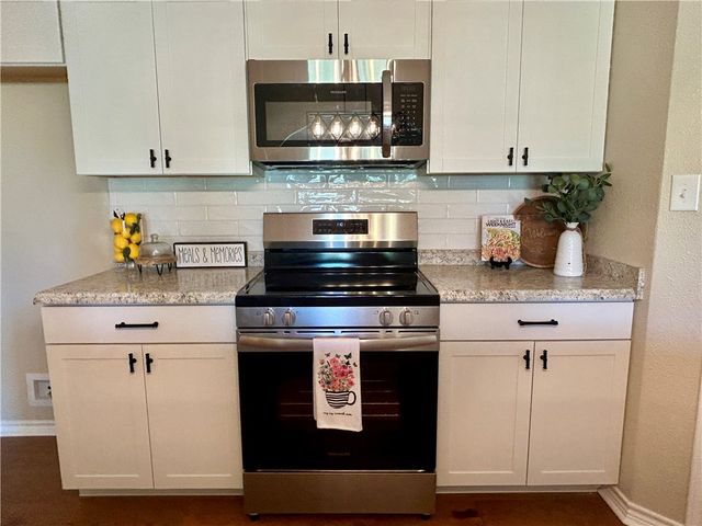 516 E Alice Ave, Kingsville, TX 78363