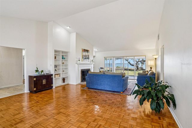 37048 COUNTY ROAD 452, Grand Island, FL 32735