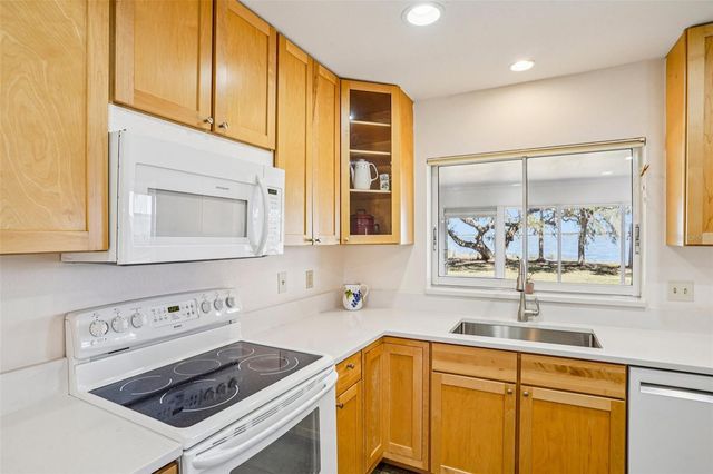 37048 COUNTY ROAD 452, Grand Island, FL 32735