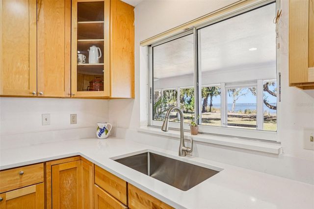 37048 COUNTY ROAD 452, Grand Island, FL 32735