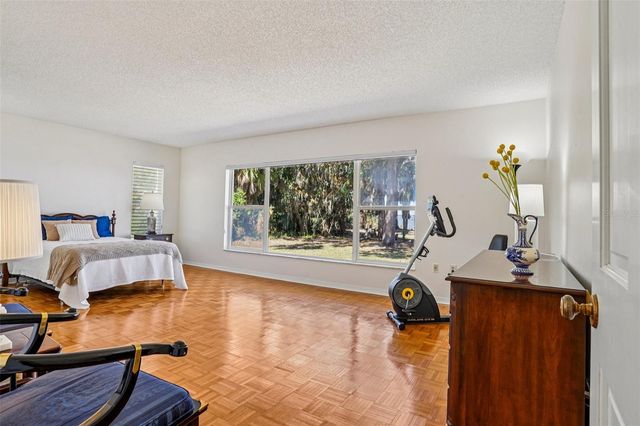 37048 COUNTY ROAD 452, Grand Island, FL 32735