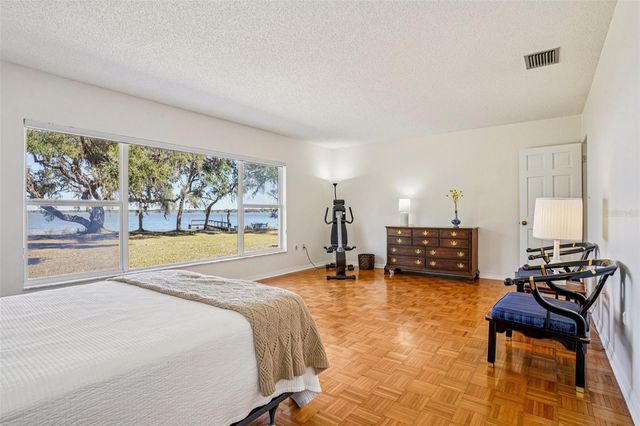 37048 COUNTY ROAD 452, Grand Island, FL 32735