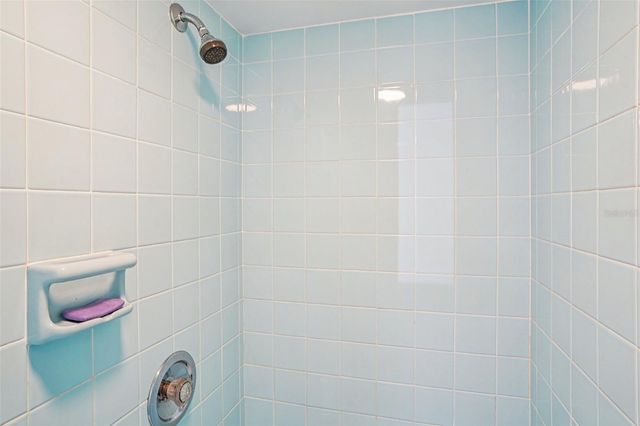 37048 COUNTY ROAD 452, Grand Island, FL 32735