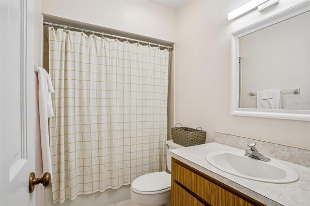 37048 COUNTY ROAD 452, Grand Island, FL 32735