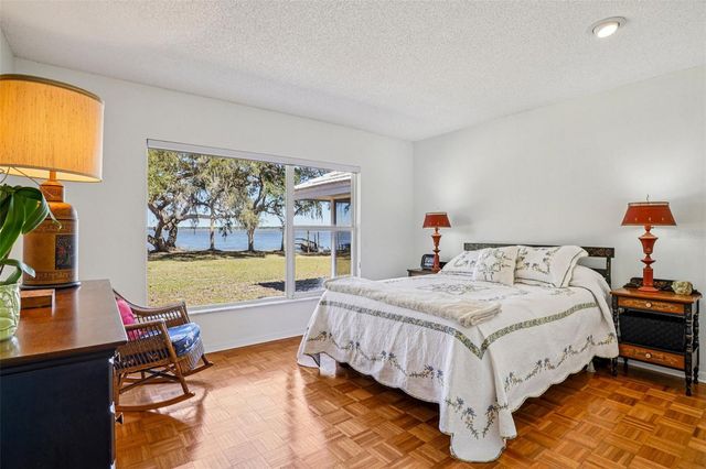 37048 COUNTY ROAD 452, Grand Island, FL 32735