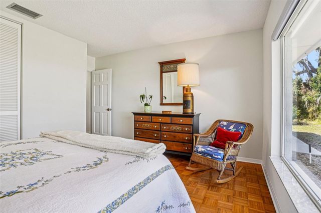 37048 COUNTY ROAD 452, Grand Island, FL 32735