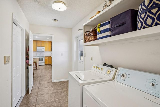 37048 COUNTY ROAD 452, Grand Island, FL 32735