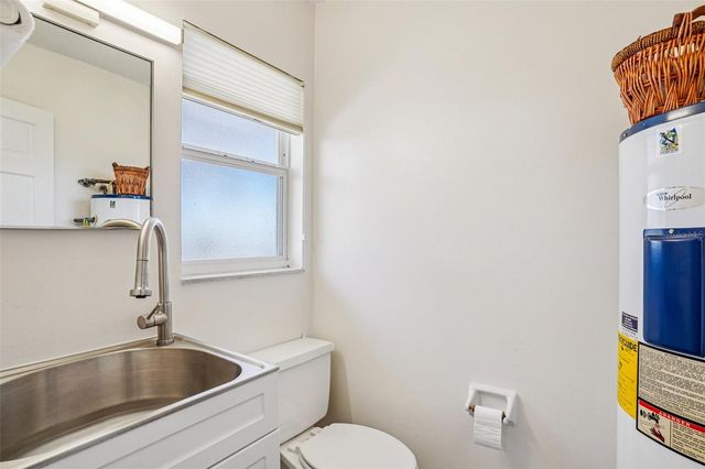 37048 COUNTY ROAD 452, Grand Island, FL 32735