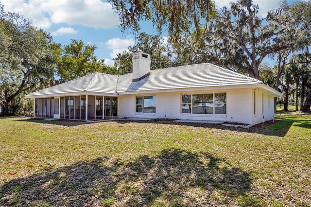 37048 COUNTY ROAD 452, Grand Island, FL 32735