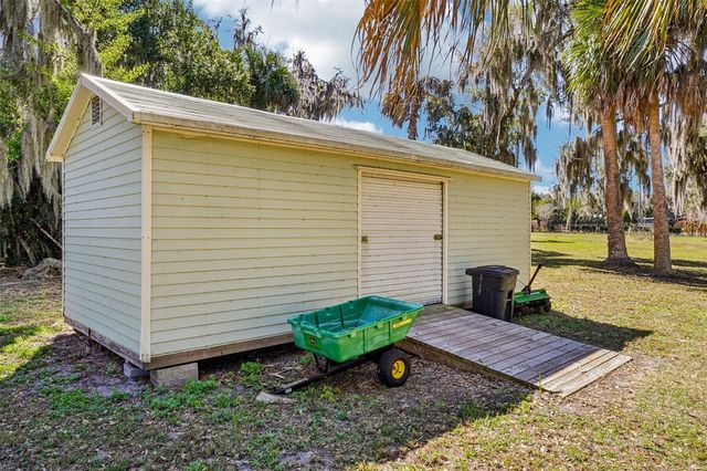 37048 COUNTY ROAD 452, Grand Island, FL 32735