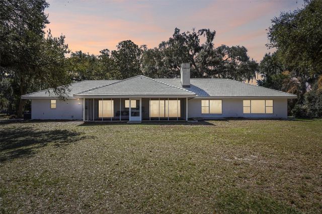 37048 COUNTY ROAD 452, Grand Island, FL 32735