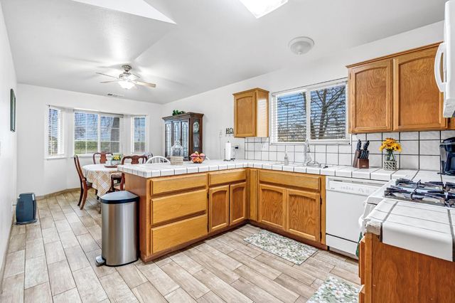 701 12th Avenue, Kingsburg, CA 93631