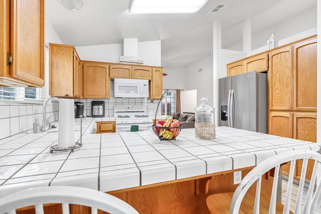 701 12th Avenue, Kingsburg, CA 93631