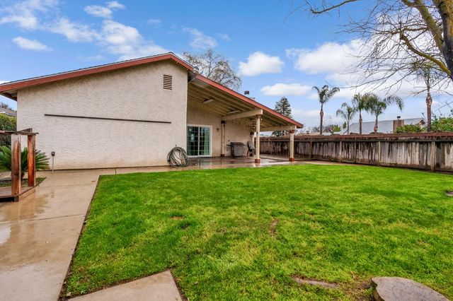 701 12th Avenue, Kingsburg, CA 93631